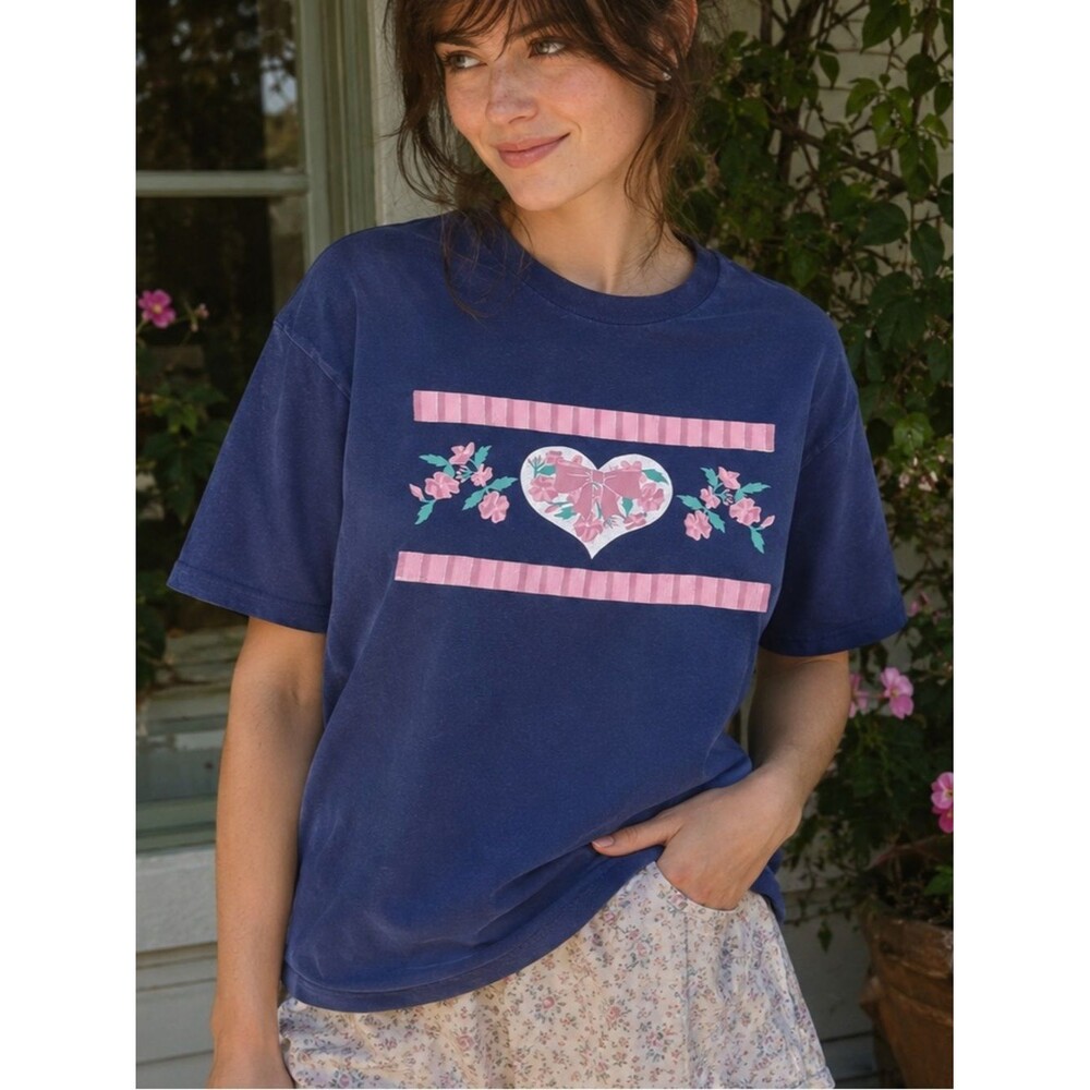 Vintage 90s Floral Heart Graphic Tee Blue Cottagecore Grannycore Shirt